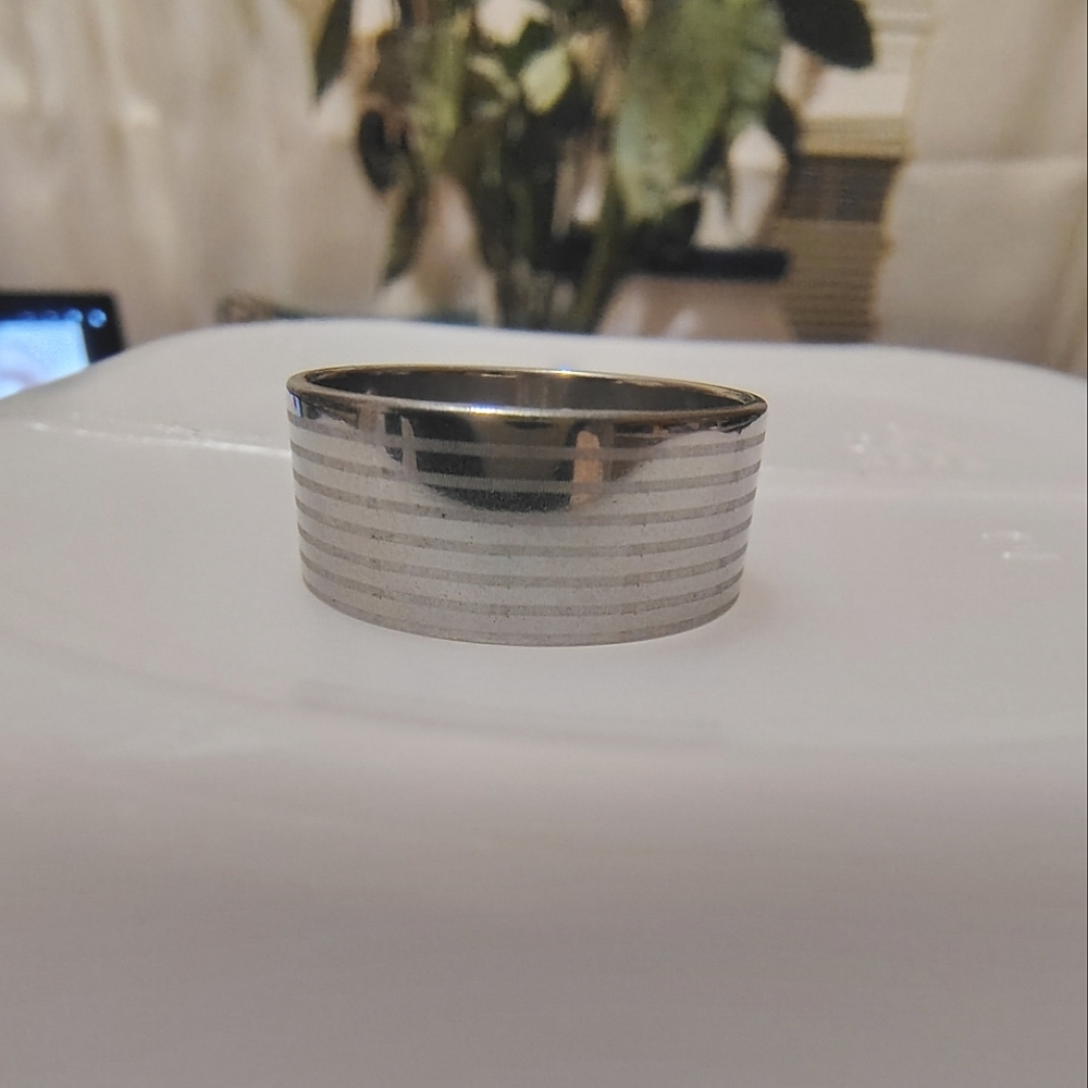 Love ring - Picture 3 of 4